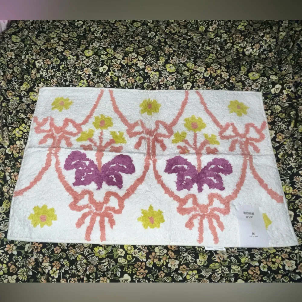 Urban Outfitters UO HOME White Floral Bathmat 2”x3” NEW NWT